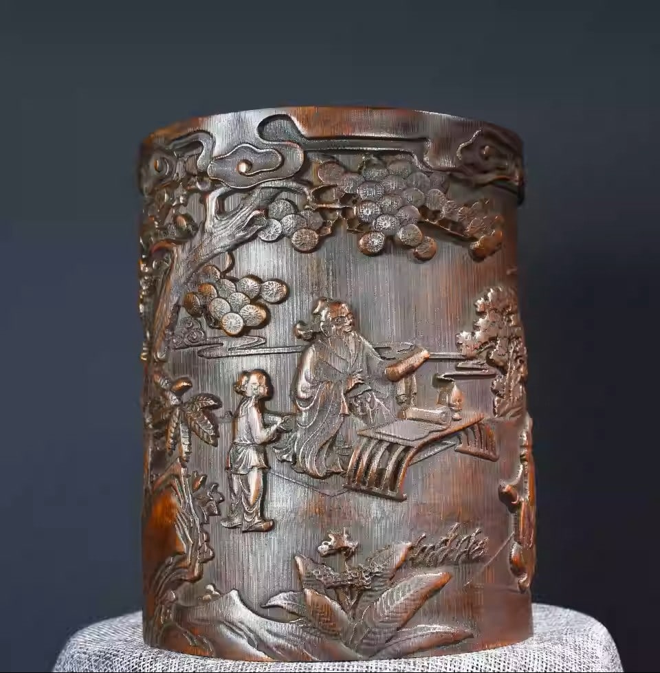 Bamboo-carved brush holder depicting Confucius teaching: Dimensions: 16.5*12.5*12.5 cm