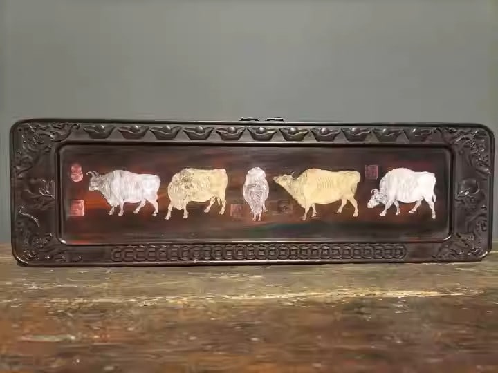 Sandalwood screen inlaid with mother-of-pearl depicting the "Five Oxen" painting: Dimensions: Length 60cm, Width 18cm, Thick 3cm Weight: 2200g