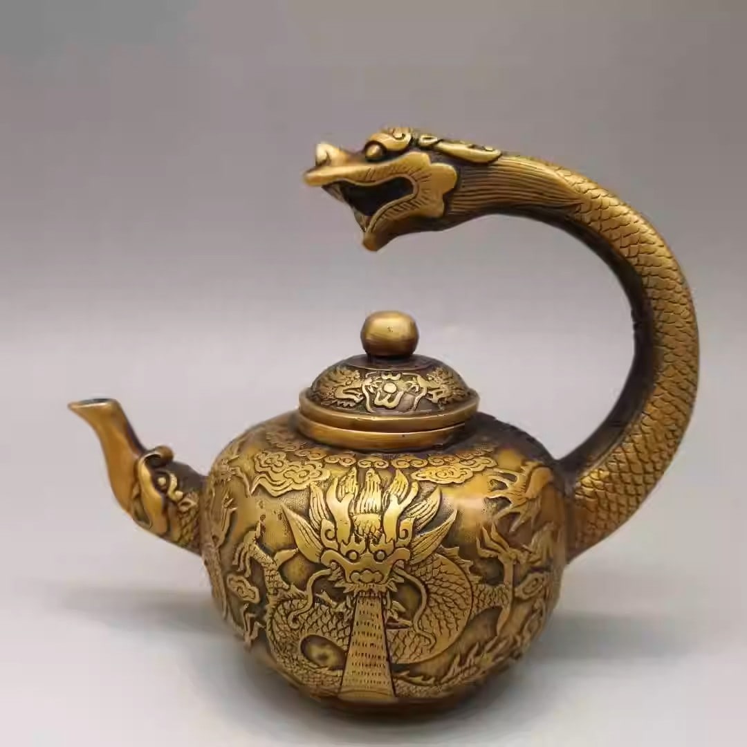 Bronze wine pot with a dragon-shaped handle: Dimensions: Width 17cm, Height 15.5cm Weight: 687g