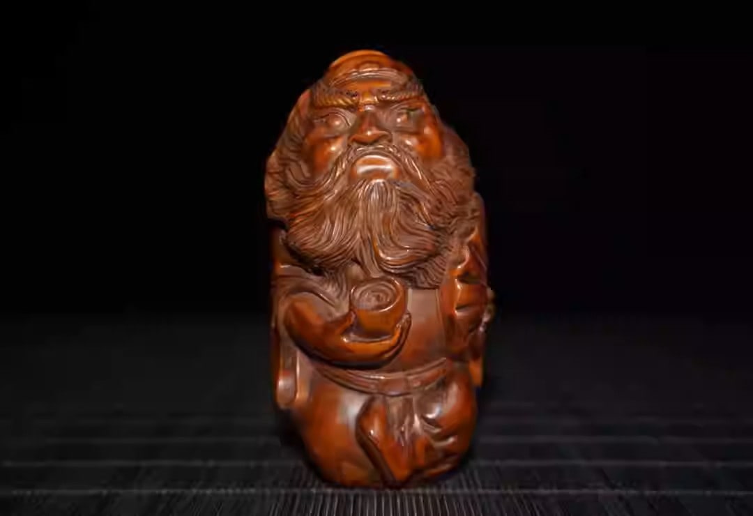 Boxwood carving of Zhong Kui: Dimensions: Width 4.5cm, Height 8cm Weight: 77g