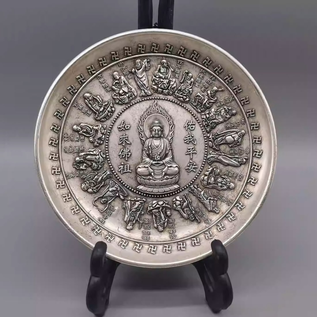 White copper plate depicting the Eighteen Arhats and the Buddha: Diameter: 14.5 cm Weight: 430g