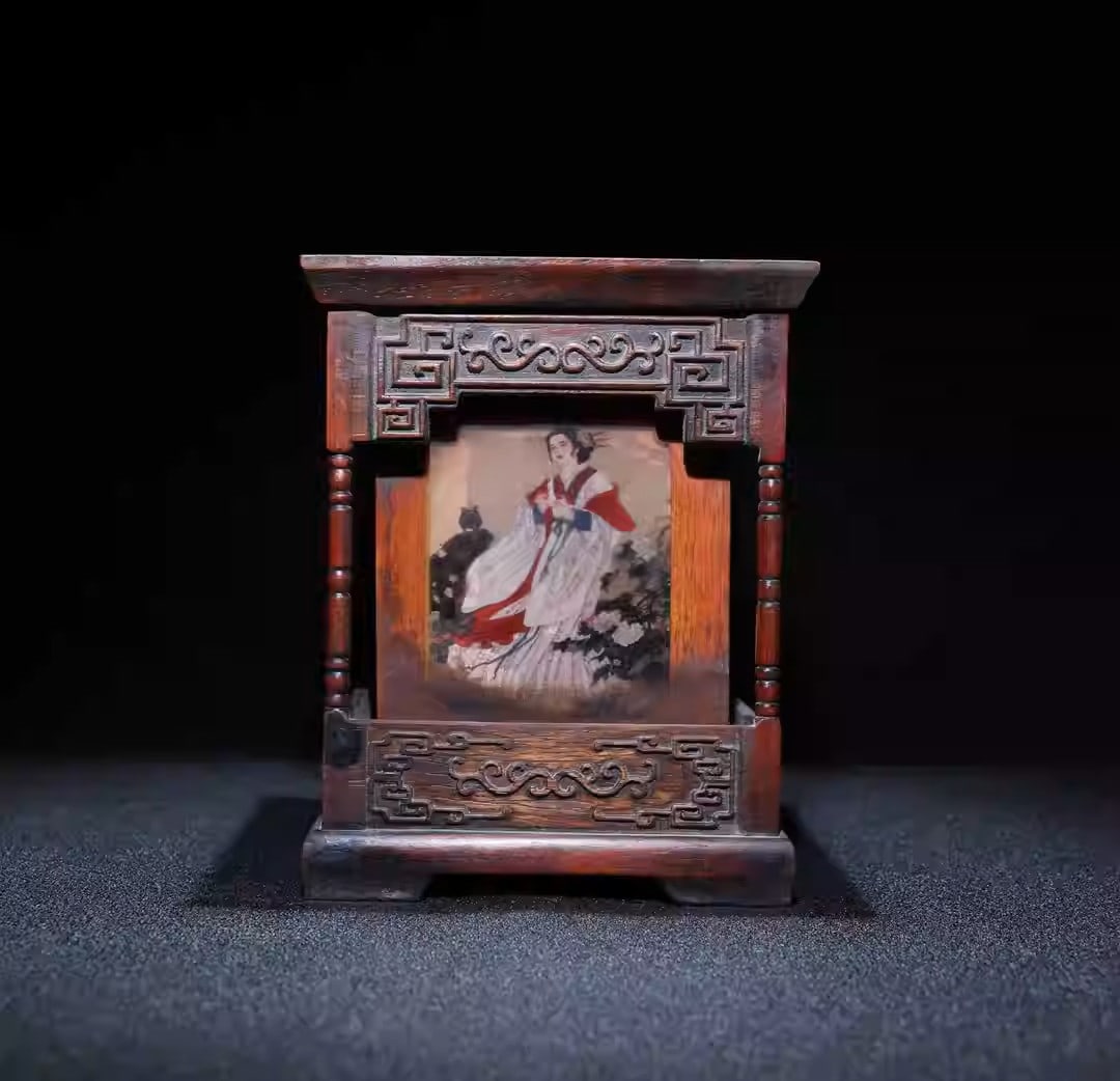 Rosewood pen holder featuring the Four Great Beauties: Height: 14 cm, Width: 11.5 cm, Weight: 375 grams