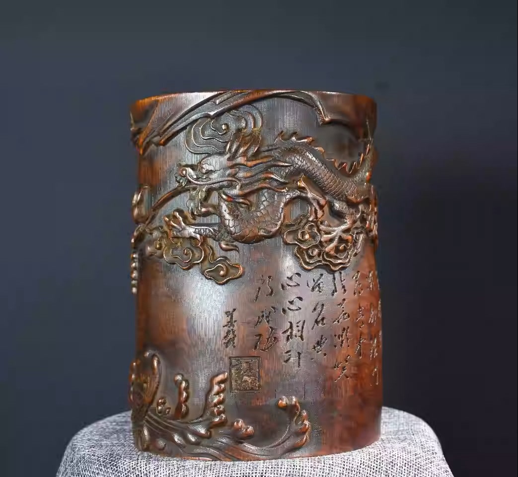 Bamboo pen holder carved with the image of the Dragon-Subduing Arhat: Dimensions: 16.5*12.5*12.5 cm