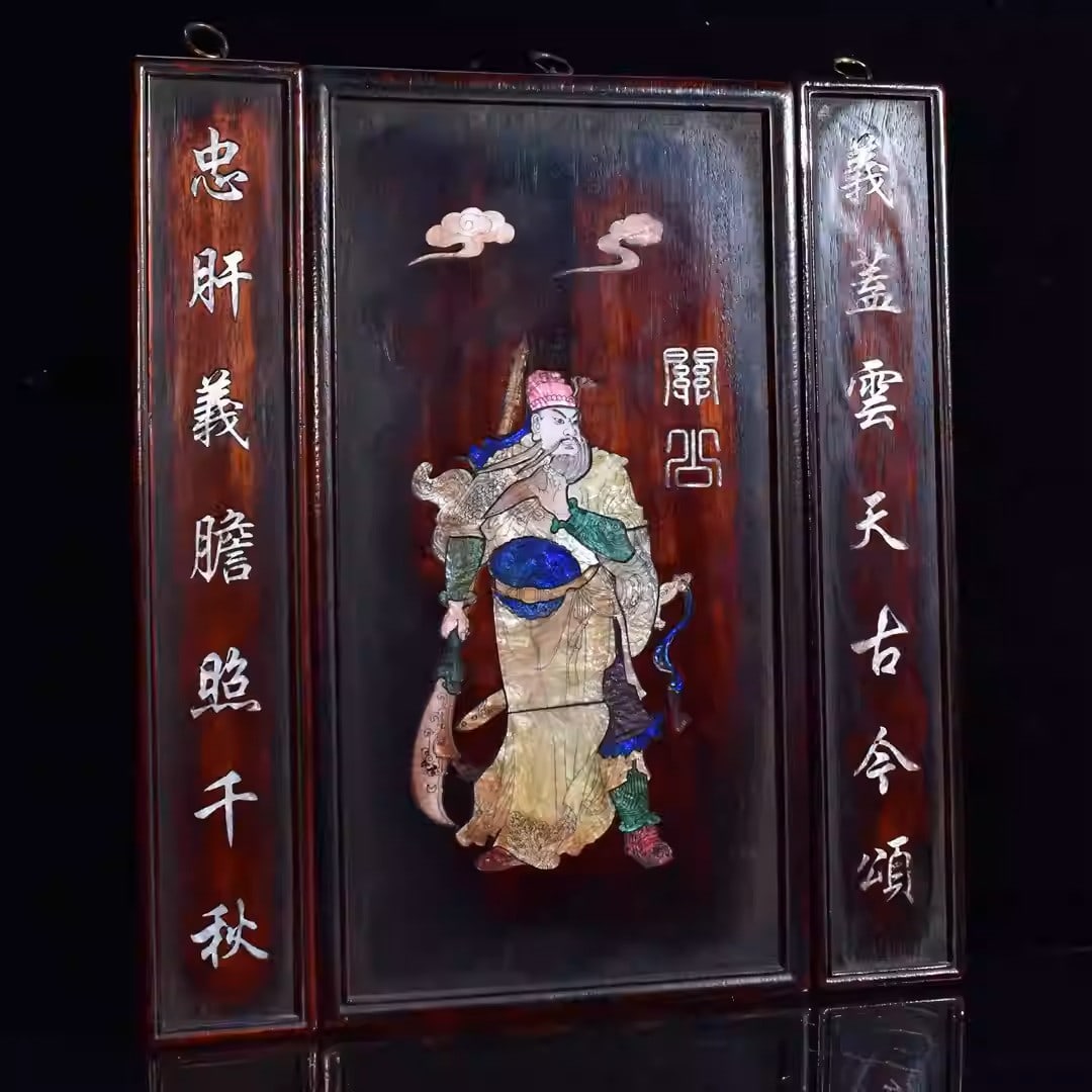 A set of sandalwood central hall furniture inlaid with mother-of-pearl depicting the loyal and: The central panel is 48 cm long, 25.5 cm wide, and 3 cm thick. The couplets are 48 cm long, 9 cm wide, and 3 cm thick. The total weight is 3995 grams.