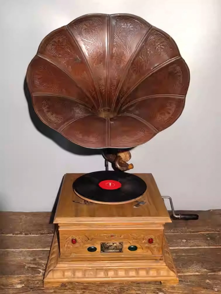 Solid wood hand-cranked record player - 5