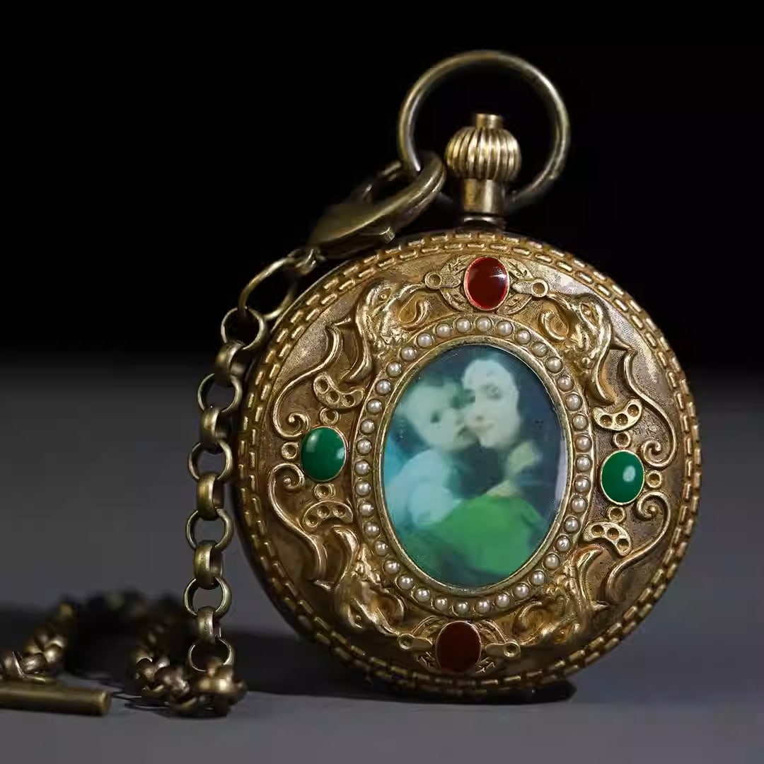 Double-opening copper mechanical pocket watch: Diameter: 5.5 cm, Thickness: 2 cm, Weight: 193 grams