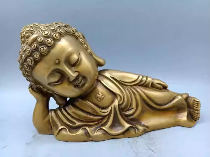 Pure copper baby Buddha Shakyamuni in a sleeping posture: Dimensions: Length 17cm, Height 11.5cm Weight: 1067g