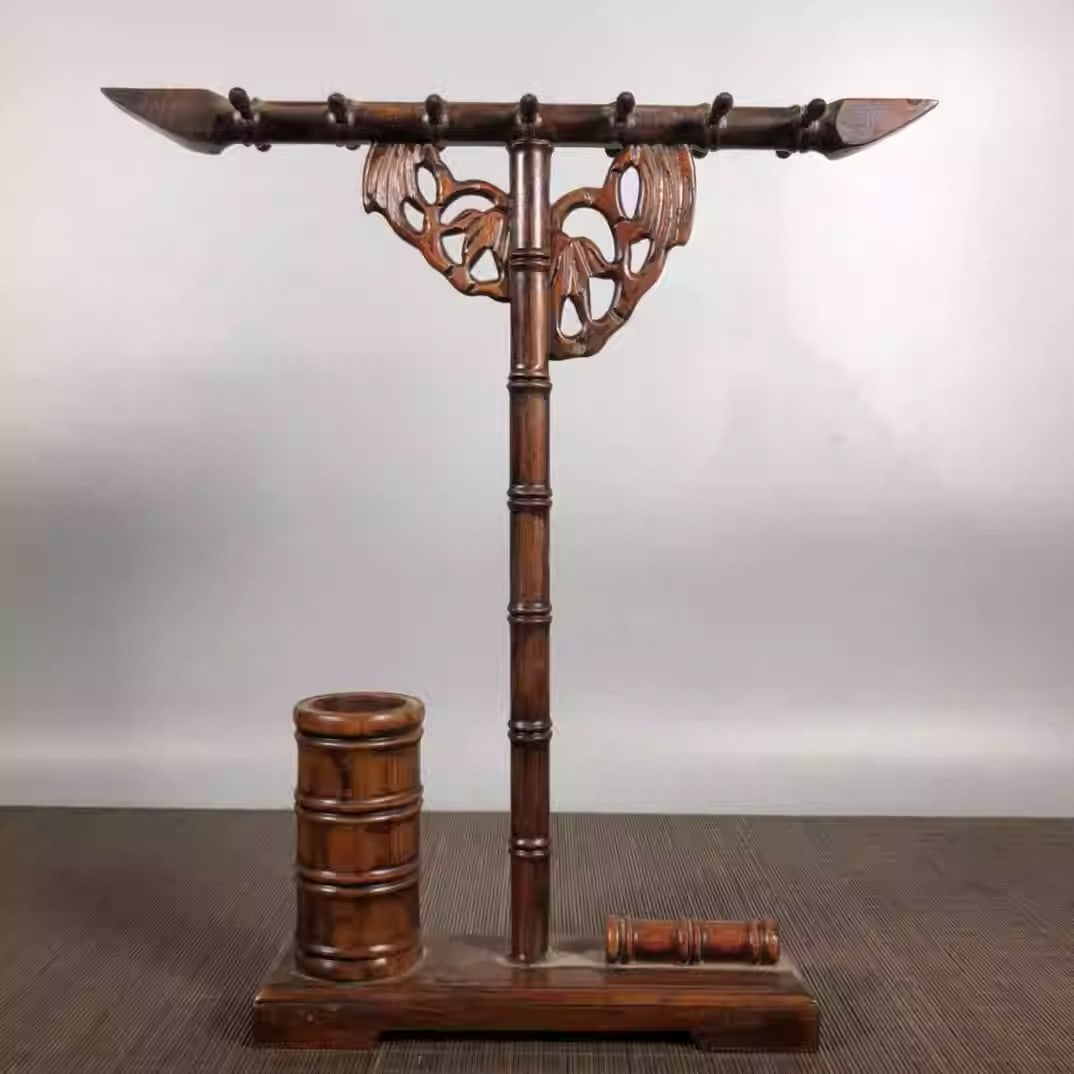 Rosewood openwork carved bamboo-shaped pen holder: Length 32 cm, width 6.5 cm, height 37 cm, weight 700 grams.