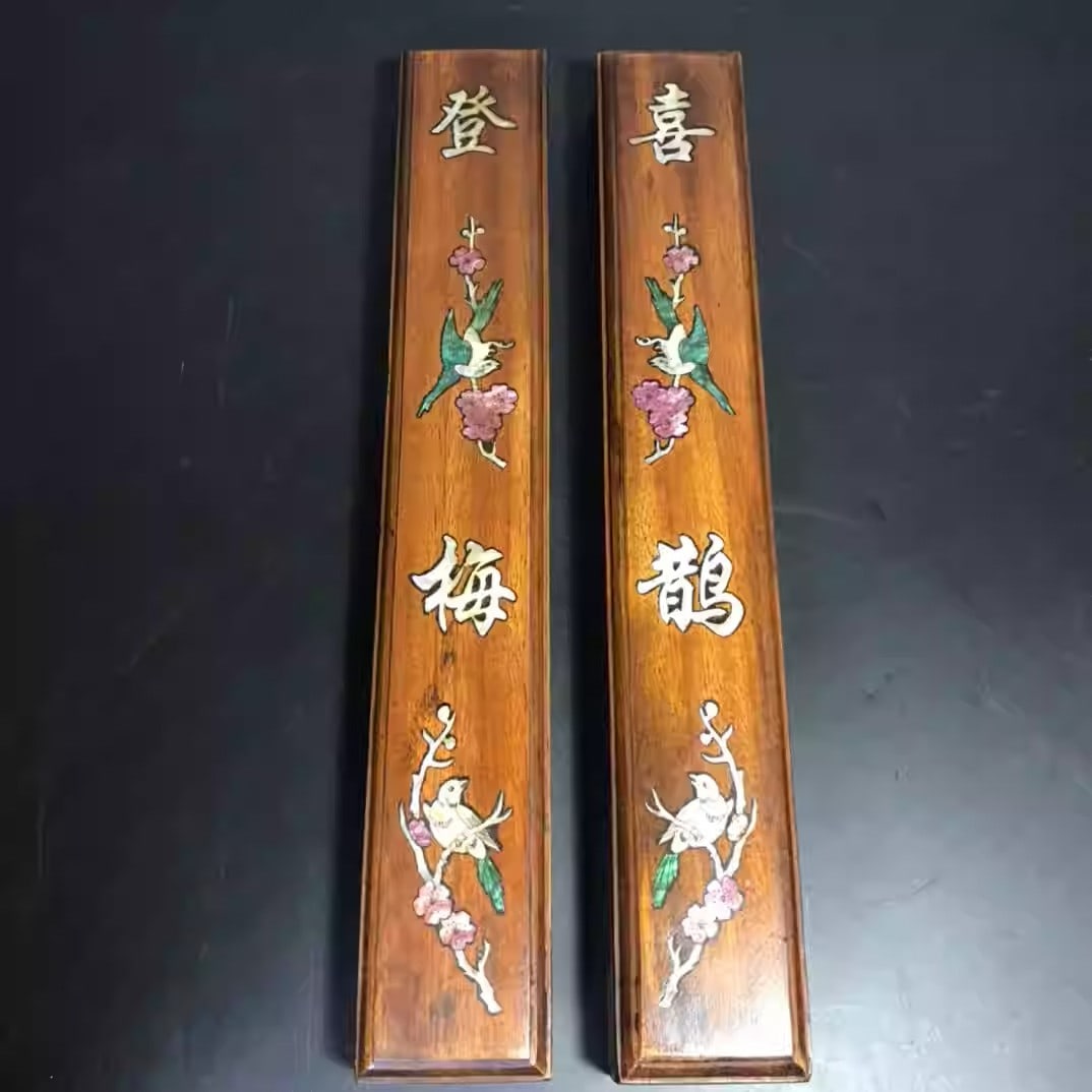 Rosewood ruler inlaid with mother-of-pearl depicting magpies perching on plum blossoms: Length 32 cm, width 5 cm, thickness 3.5 cm.