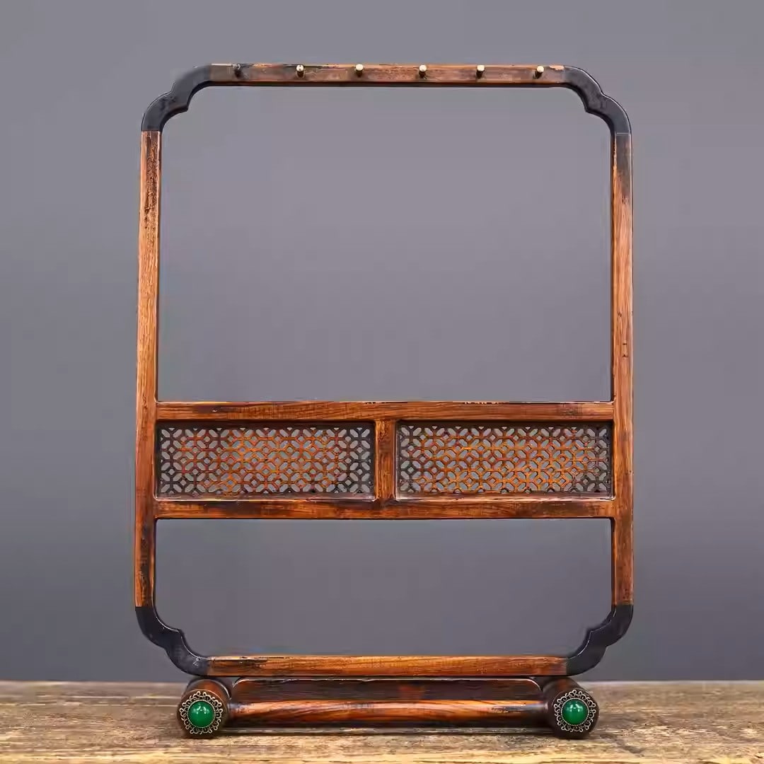 Rosewood pen holder: Length 10 cm, width 28 cm, height 37 cm, weight 658 grams