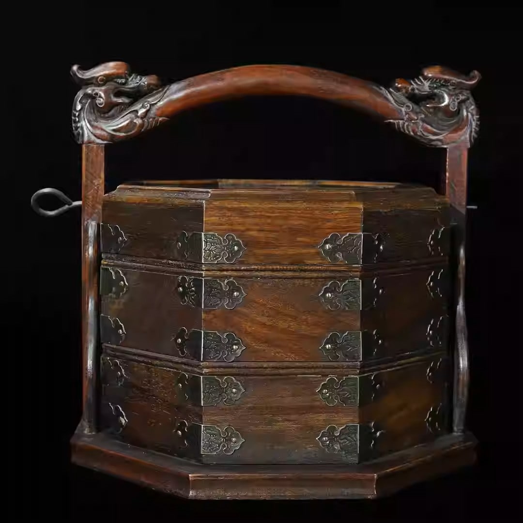 Rosewood octagonal food box with brass corners and handle: Length 28 cm, width 26 cm, height 26 cm