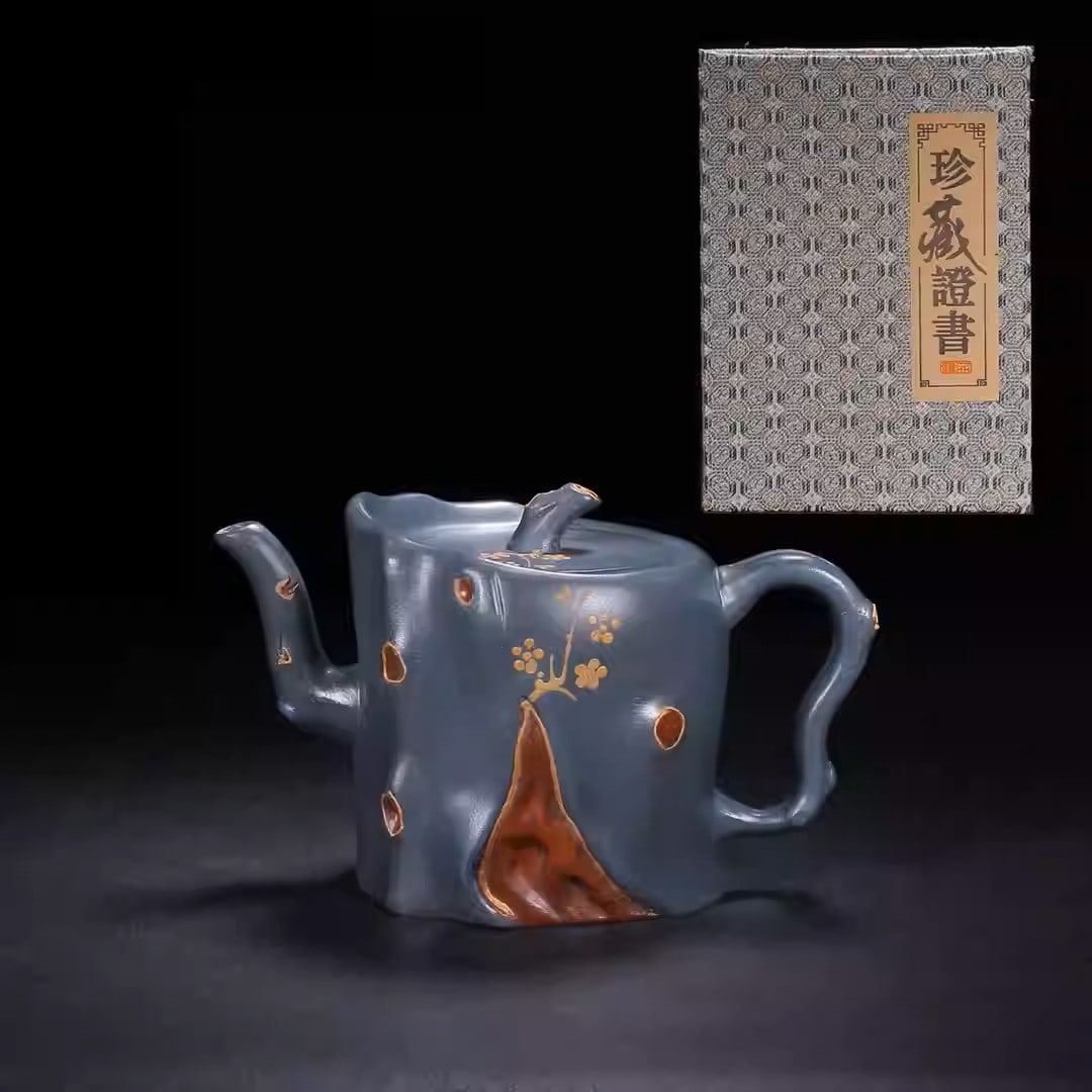 Yixing Zisha Teapot: Base mark: Jiang RongDimensions: 14/9 cmCapacity: 230 cc