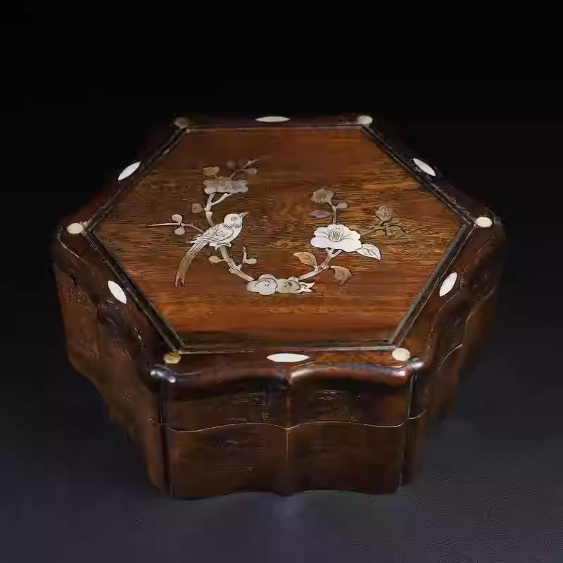 Rosewood jewelry box inlaid with mother-of-pearl floral and bird motifs: Dimensions: Length 29.5cm, Thickness 11cm