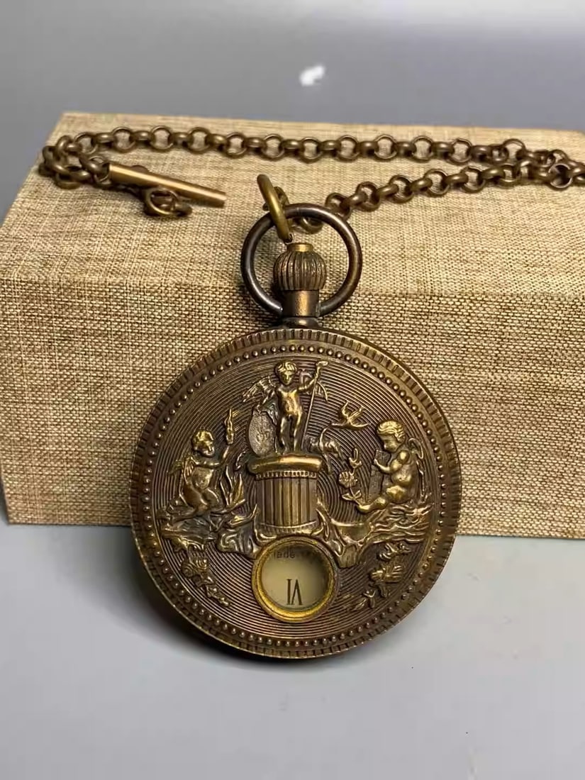 Angel-themed double-opening mechanical pocket watch (1 of 5)