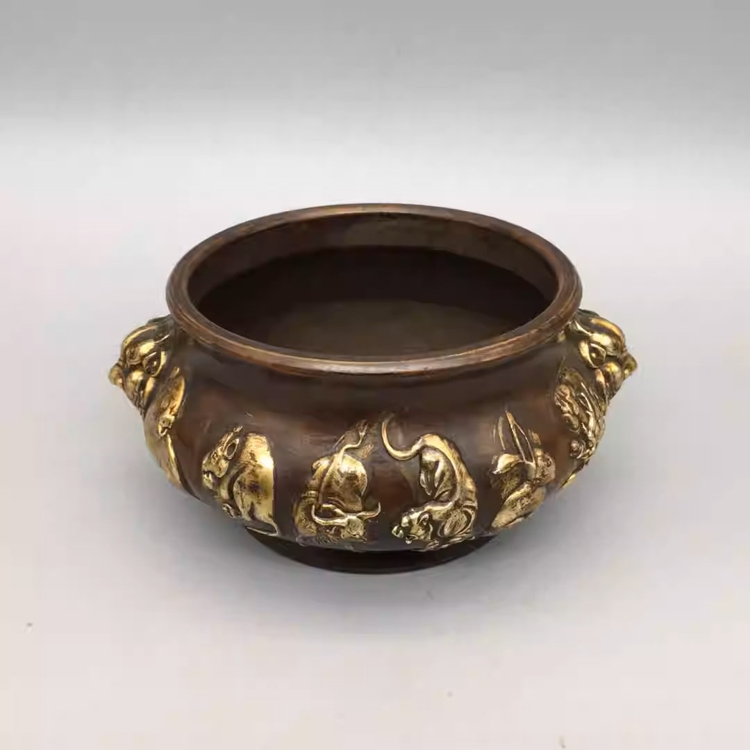 Gilt bronze incense burner with relief carvings of the twelve zodiac animals and a tiger head: Dimensions: Width 11.5cm, Height 6.5cm Weight: 650g