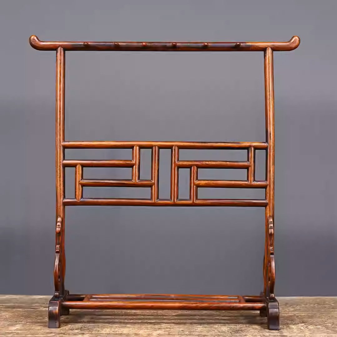 Rosewood pen holder (1 of 5)