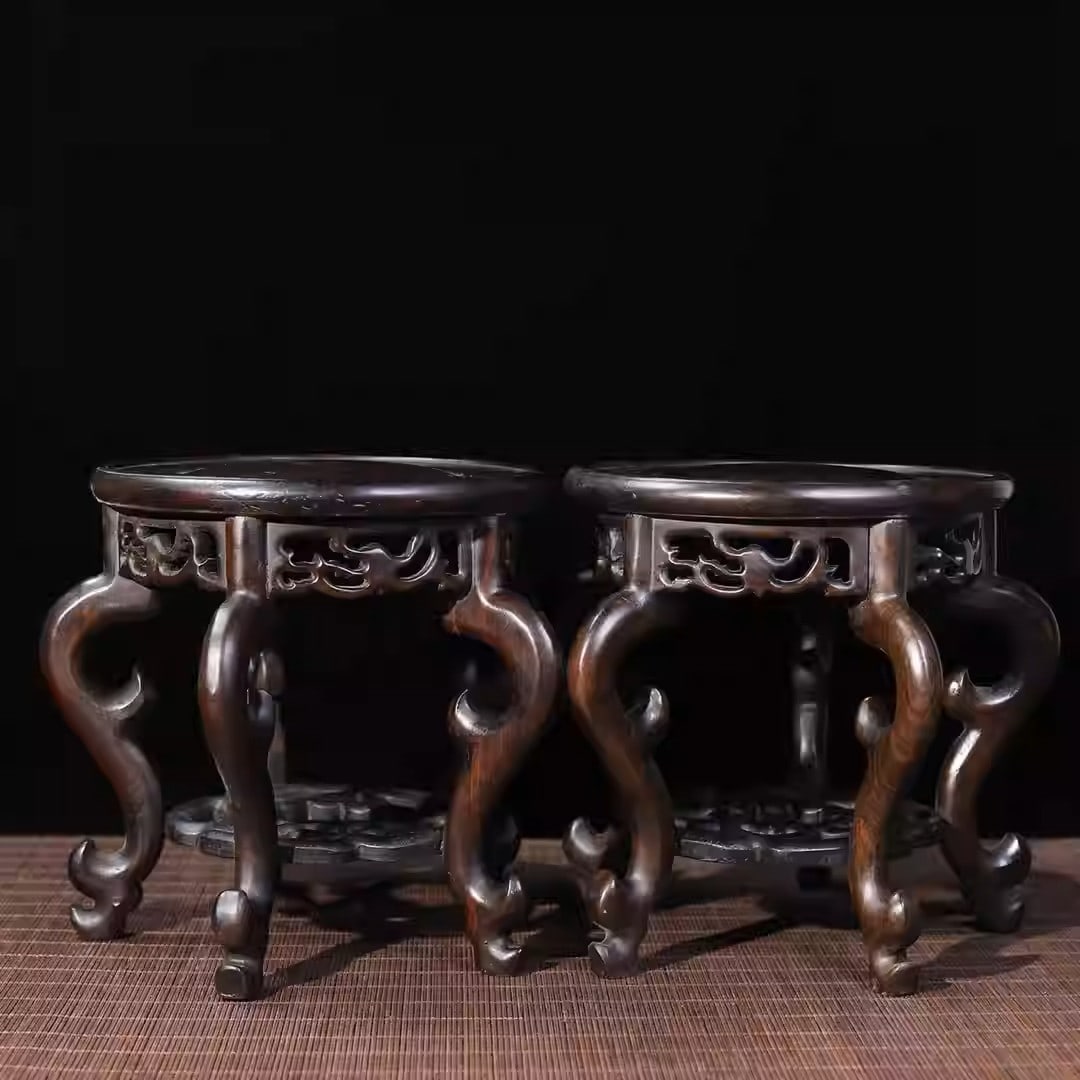 A pair of rosewood openwork carved round bases: Each piece Length 20cm, width 20cm, height 17.5cm, total weight 1427g