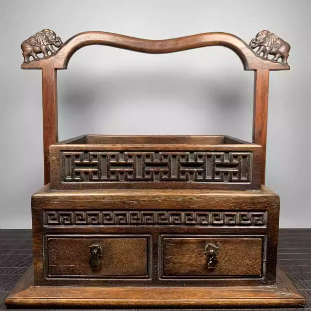 Rosewood carrying case, exquisitely carved with auspicious patterns: Length 36 cm, width 28 cm, height 36 cm, weight 3050 grams.