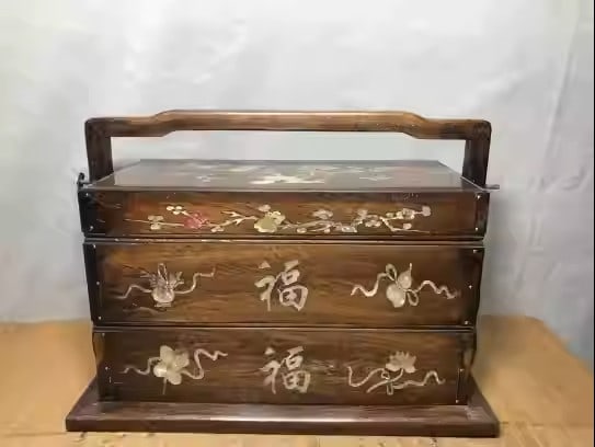 Rosewood food box inlaid with colorful seashells: Length 36 cm, width 20 cm, height 25 cm.