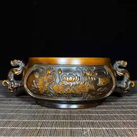 Brass incense burner with double dragon handles and engraved lotus flowers: Height: 7 cm, Width: 21.5 cm, weight 1099 grams.