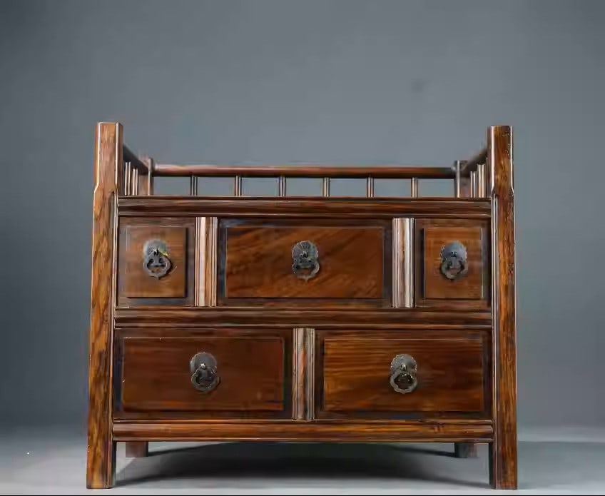 Rosewood tea table with drawers: Length 38 cm, width 22 cm, height 32 cm.