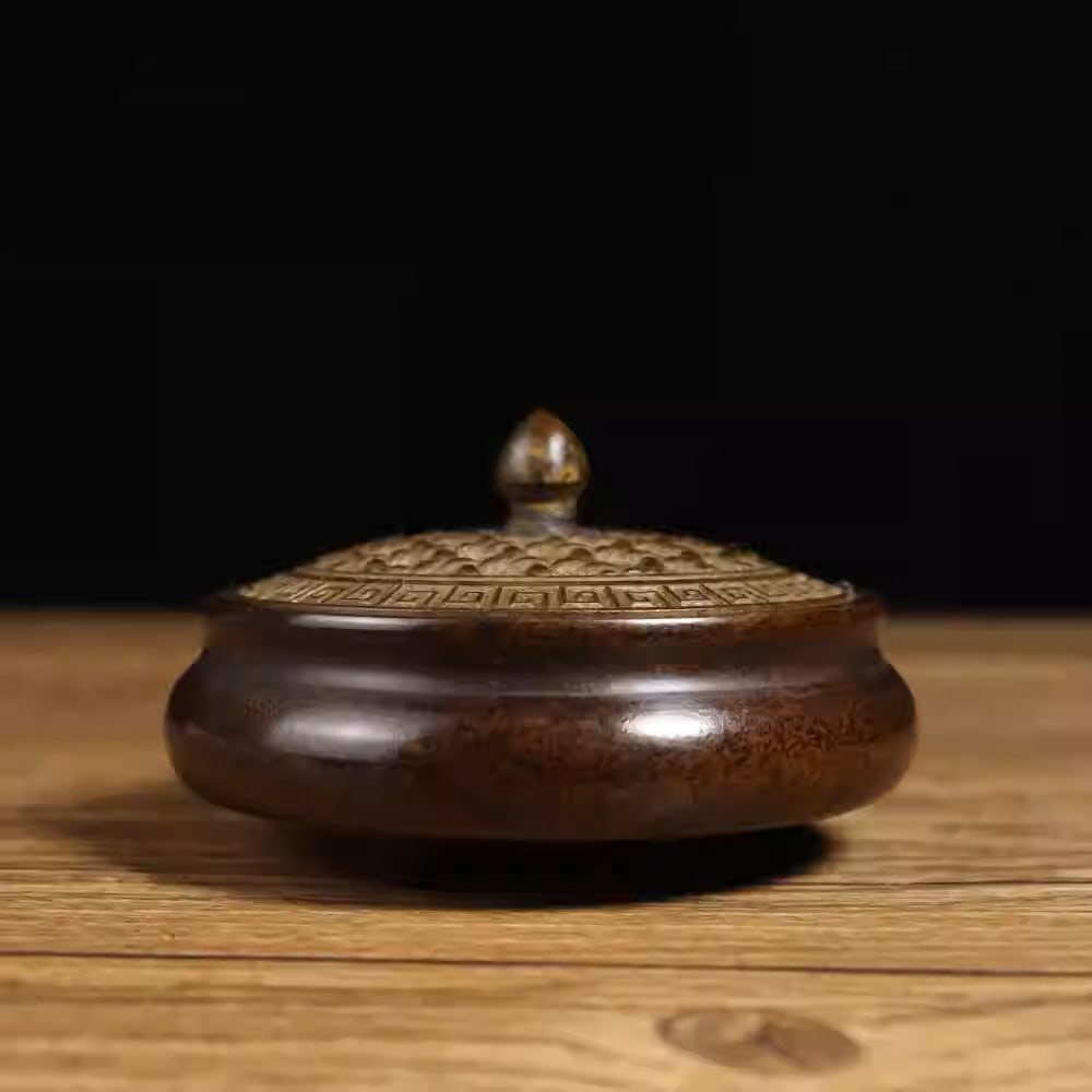 Pure copper three-legged incense burner with bamboo woven lid: Diameter: 9 cm Height: 5.5 cm Weight: 350 g