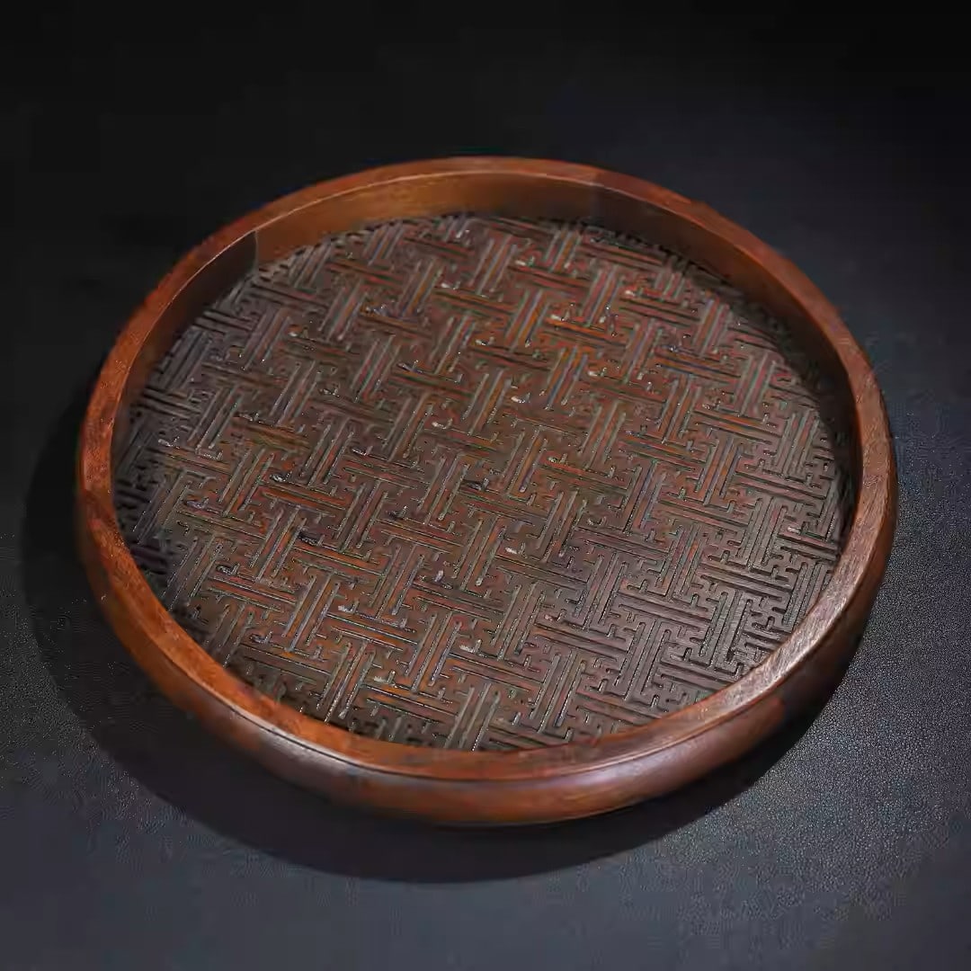 Rosewood carved round tea tray: Dimensions: Length 29cm, Height 3cm Weight: 668g