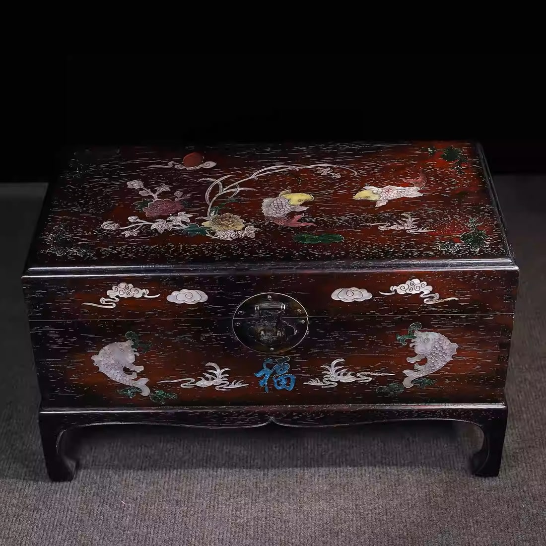 Rosewood jewelry box inlaid with mother-of-pearl floral and bird motifs: Dimensions: Length 46cm, Width 25cm, Height 26.5cm
