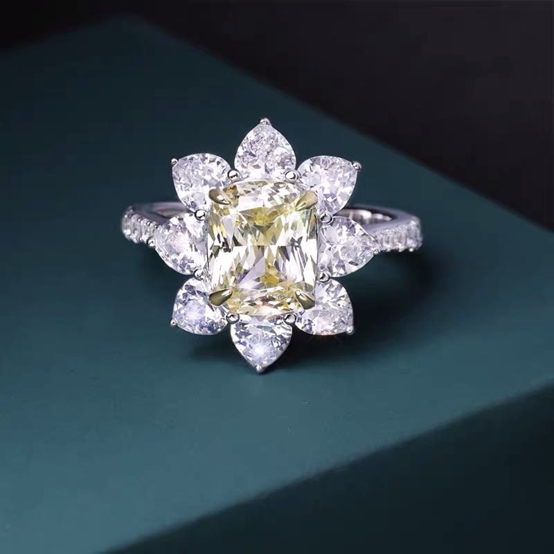 925 Silver Yellow Gem Ring: 925 Silver Yellow Gem Ring ****** Metal: 925 Silver / Main Stone: Yellow Gem / Color: Yellow / Size: 17*21mm