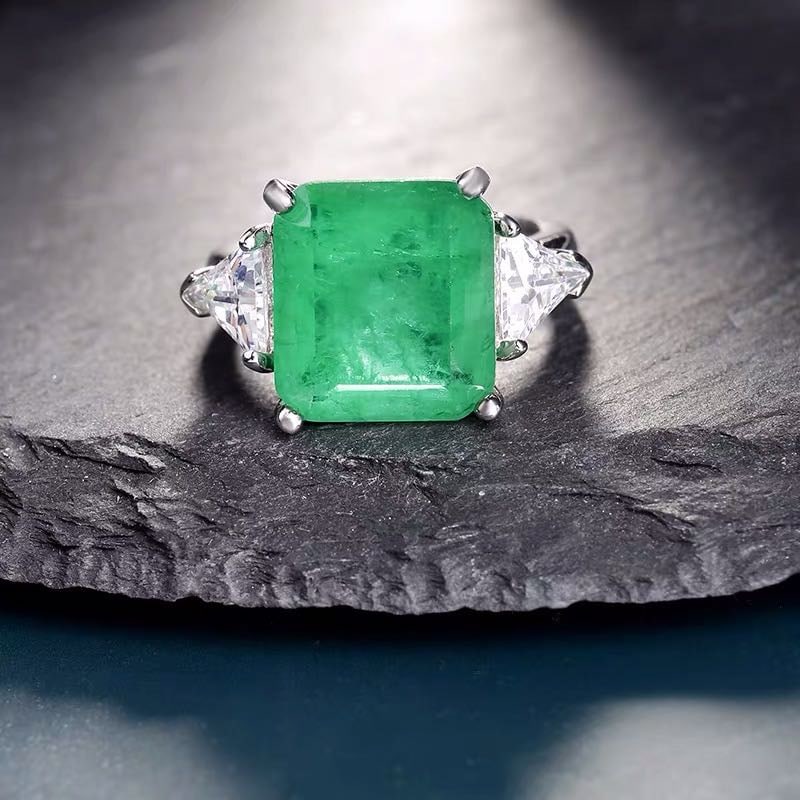 925 Silver Emerald Ring: 925 Silver Emerald Ring ****** Metal: 925 Silver / Main Stone: Emerald / Color: Green / Diameter 17mm