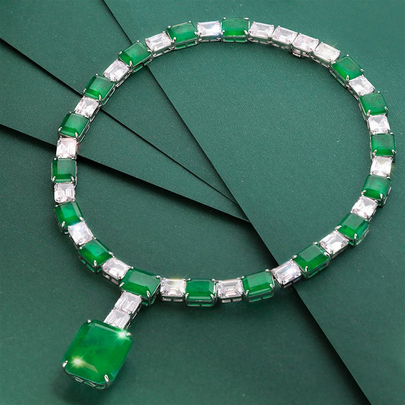 925 Silver Emerald Necklace: 925 Silver Emerald Necklace ****** Metal: 925 Silver / Main Stone: Emerald / Color: Green / Pendant Size: 25*45mm / Length : 41cm