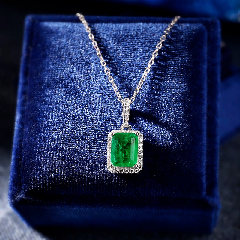 925 Silver Emerald Necklace: 925 Silver Emerald Necklace ****** Metal: 925 Silver / Main Stone: Emerald / Color: Green / Pendant Size: 10*20mm / Length : 45cm