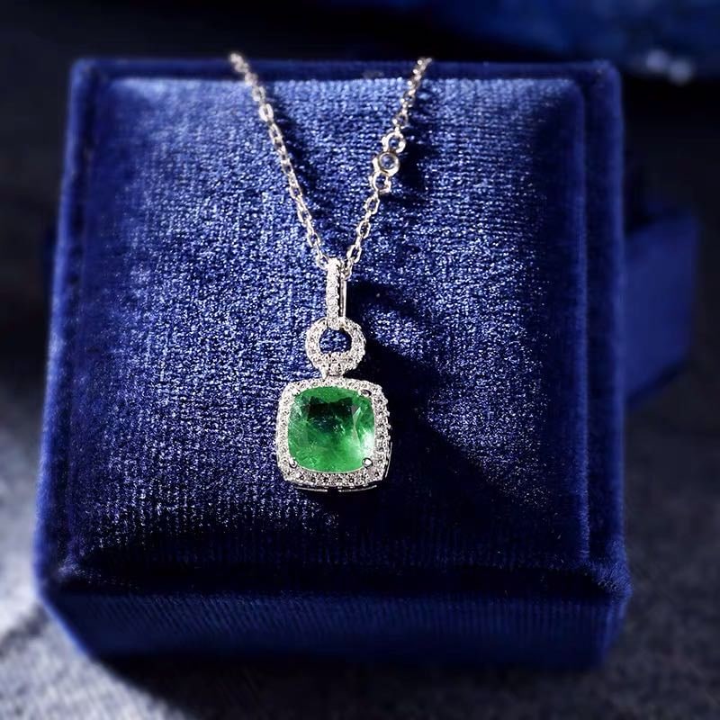 925 Silver Emerald Necklace: 925 Silver Emerald Necklace ****** Metal: 925 Silver / Main Stone: Emerald / Color: Green / Pendant Size: 10*22mm / Length : 45cm