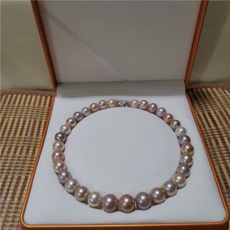 Natural Edison Pearl Necklace: Natural Edison Pearl Necklace ****** Metal: Natural Pearl / Pearl Diameter 14mm, Necklace Length 45mm