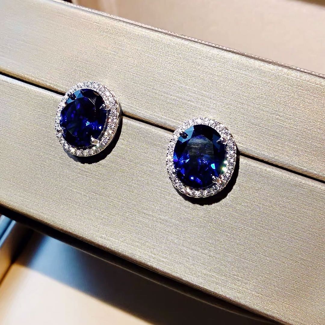 925 Silver Tanzanite Earrings: 925 Silver Tanzanite Earrings ****** Metal: 925 Silver / Main Stone: Tanzanite / Color: Blue / Earrings Size: 10*12mm