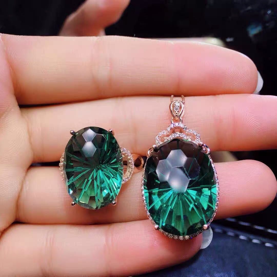 925 Silver Crystal Pendant And Ring Two-Piece Set: 925 Silver Crystal Pendant And Ring Two-Piece Set ****** Metal: 925 Silver / Main Stone: Crystal / Color: Green / Pendant Main Stone Size: 15*20mm / Ring Main Stone Size: 13*18mm