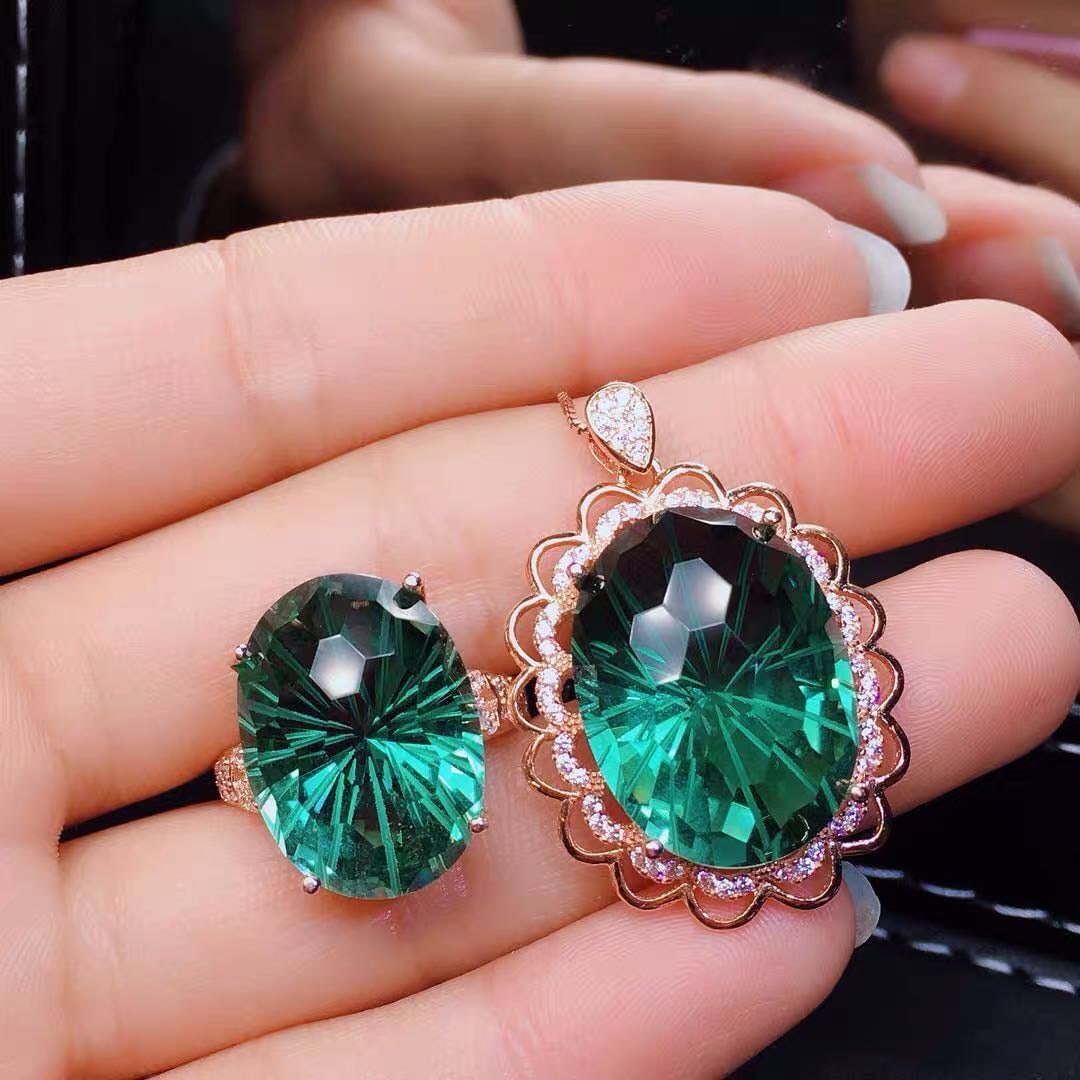 925 Silver Crystal Pendant And Ring Two-Piece Set: 925 Silver Crystal Pendant And Ring Two-Piece Set ****** Metal: 925 Silver / Main Stone: Crystal / Color: Green