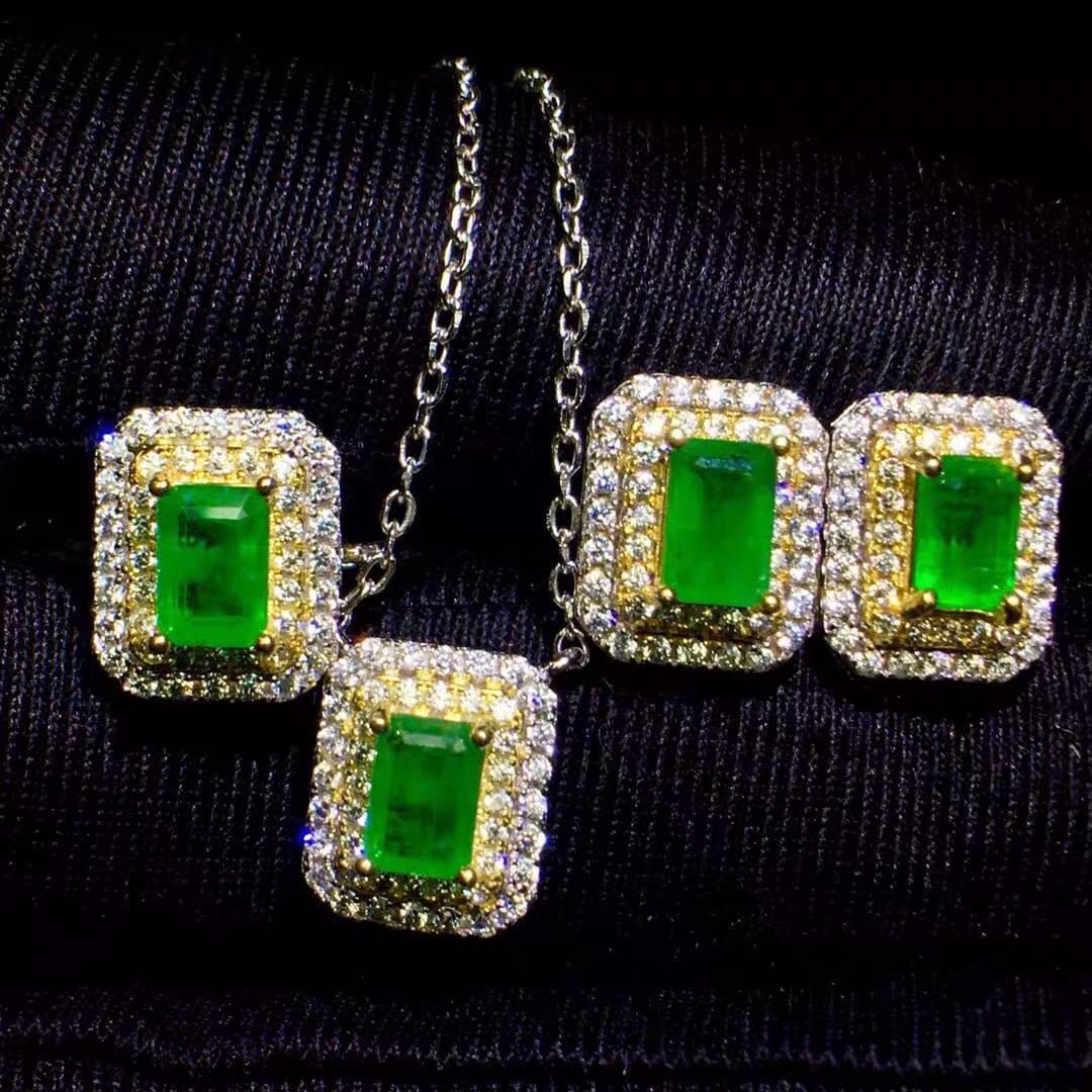 925 Silver Emerald Pendant Earrings and Ring Three-Piece Set: 925 Silver Emerald Pendant Earrings and Ring Three-Piece Set ****** Metal: 925 Silver / Main Stone: Emerald / Color: Green