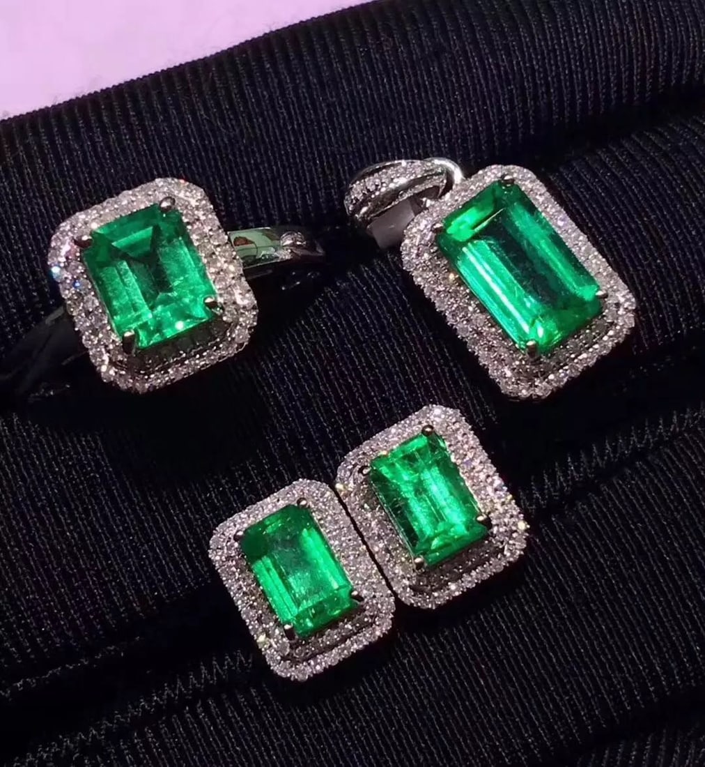 925 Silver Emerald Pendant Earrings and Ring Three-Piece Set: 925 Silver Emerald Pendant Earrings and Ring Three-Piece Set ****** Metal: 925 Silver / Main Stone: Emerald / Color: Green