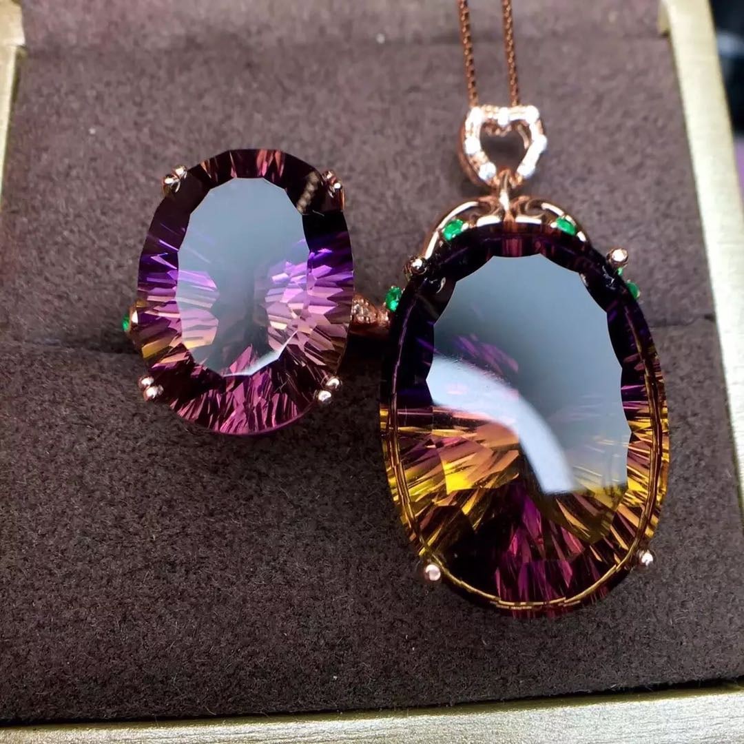 925 Silver Crystal Pendant And Ring Two-Piece Set: 925 Silver Crystal Pendant And Ring Two-Piece Set ****** Metal: 925 Silver / Main Stone: Crystal / Color: Purple Yellow