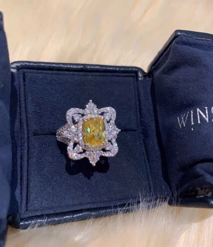 925 Silver 2.5ct Yellow Gem Ring: 925 Silver 2.5ct Yellow Gem Ring ****** Metal: 925 Silver / Main Stone: Yellow Gem / Color: Yellow / Carat Weight: 2.5