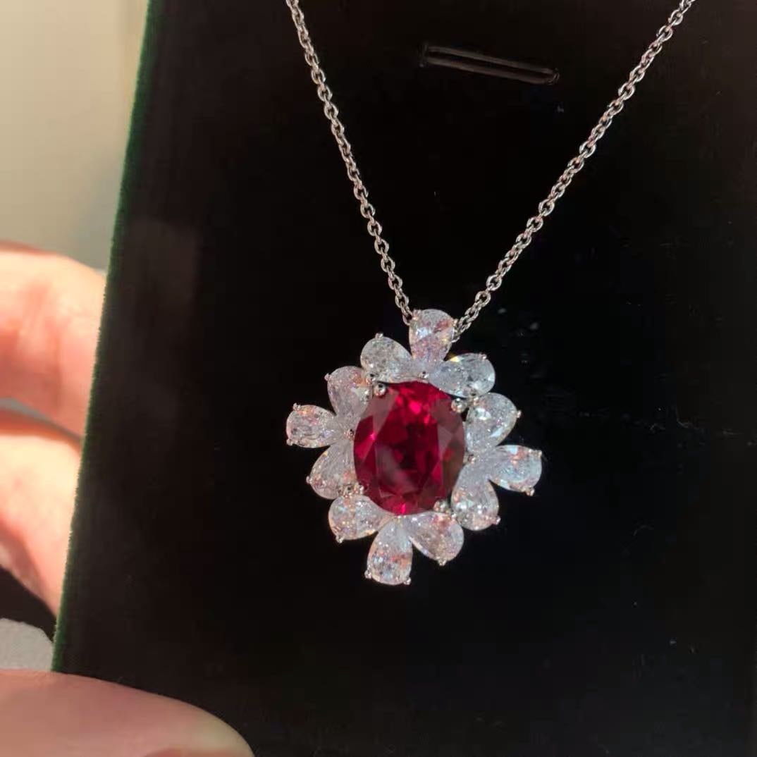 925 Silver 4ct Ruby Pendant: 925 Silver 4ct Ruby Pendant ****** Metal: 925 Silver / Main Stone: Ruby / Color: Red / Carat Weight: 4 / Pendant Size: 22*25mm / Length : 45cm