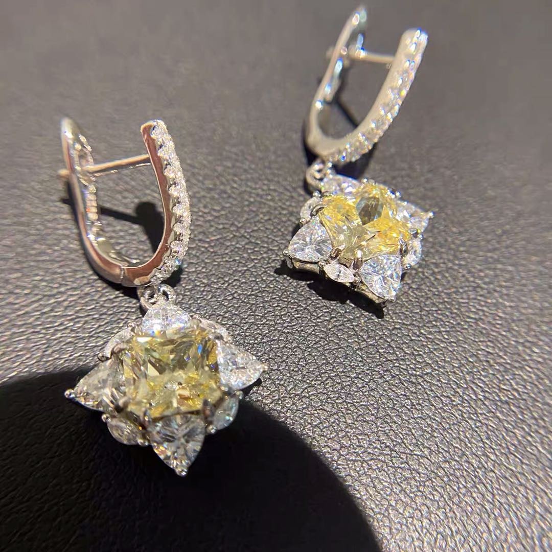 925 Silver Yellow Gem Earrings: 925 Silver Yellow Gem Earrings ****** Metal: 925 Silver / Main Stone: Yellow Gem / Color: Yellow / Earrings Size: 15*35mm