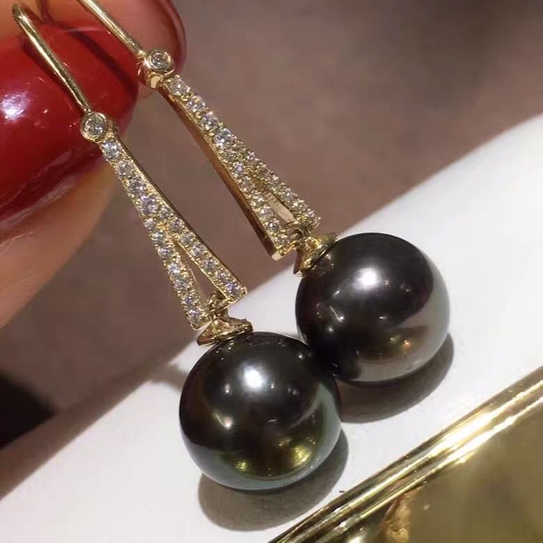 Tahitian Black Pearl 925 Silver Earrings: Tahitian Black Pearl 925 Silver Earrings ****** Metal: Tahitian Pearl / Color: Black / Pearl Diameter 12mm
