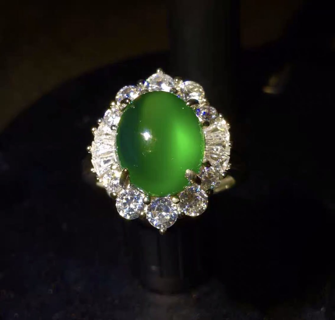 925 Silver Jade Ring: 925 Silver Jade Ring ****** Metal: 925 Silver / Main Stone: Jade / Color: Green / Main Stone Size: 10*12mm