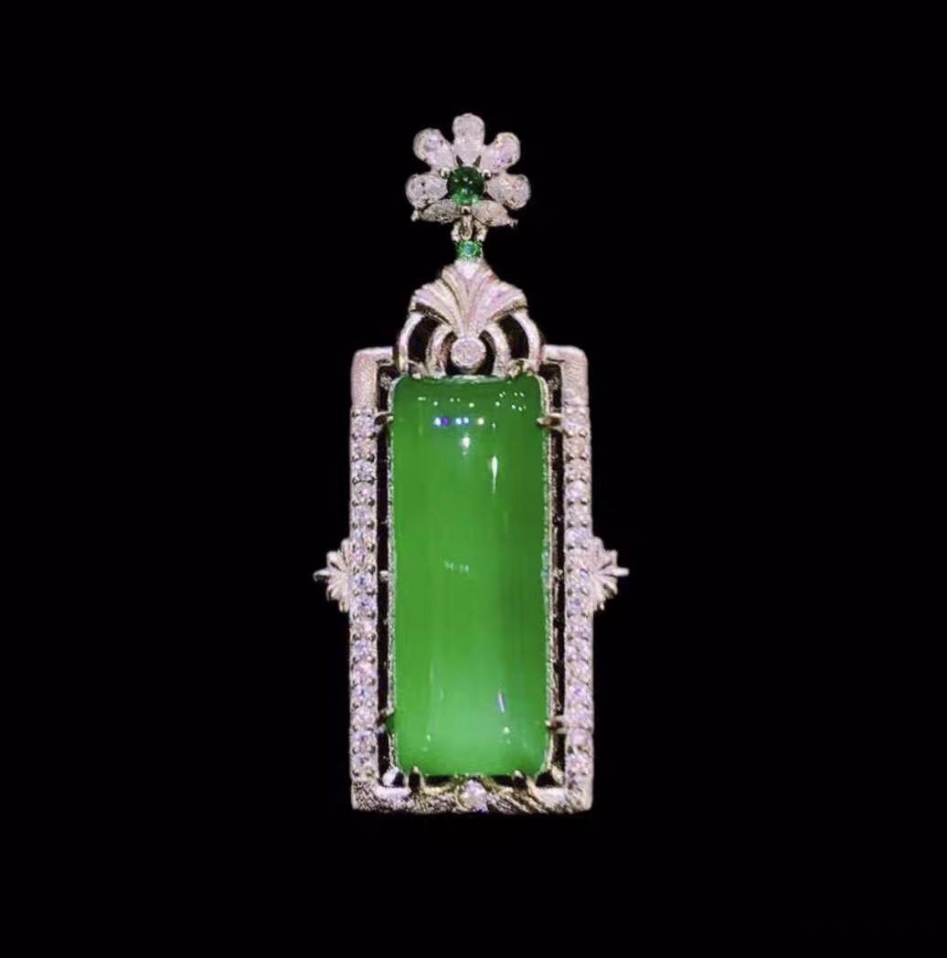 925 Silver Jade Pendant: 925 Silver Jade Pendant ****** Metal: 925 Silver / Main Stone: Jade / Color: Green / Main Stone Size: 8*20mm / Pendant Size: 16*37mm