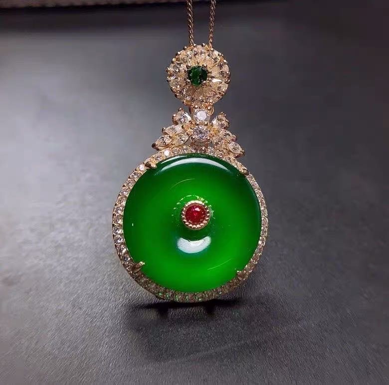925 Silver Jade Pendant: 925 Silver Jade Pendant ****** Metal: 925 Silver / Main Stone: Jade / Color: Green / Main Stone Size: 20*20mm