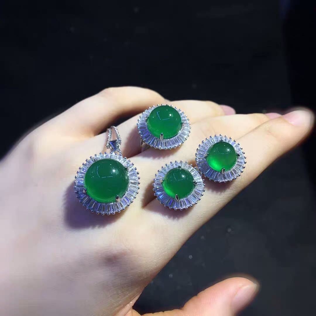 925 Silver Jade Necklace Earrings and Ring Three-Piece Set: 925 Silver Jade Necklace Earrings and Ring Three-Piece Set ****** Metal: 925 Silver / Main Stone: Jade / Color: Green / Pendant Main Stone Size: 12*12mm / Ring Main Stone Size: 10*10mm / Earrings