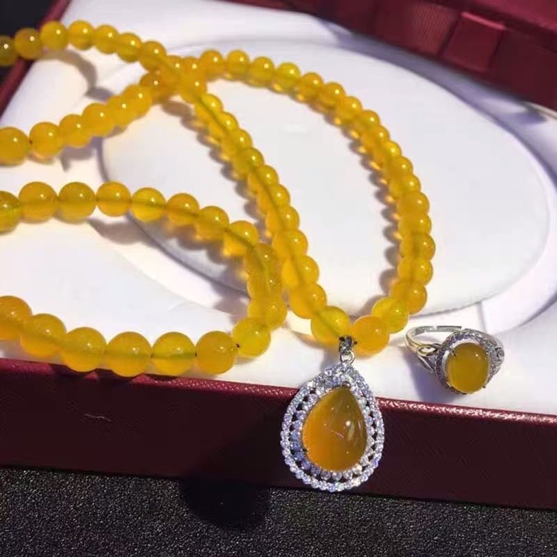 925 Silver Jade Necklace Bracelet and Ring Three-Piece Set: 925 Silver Jade Necklace Bracelet and Ring Three-Piece Set ****** Metal: 925 Silver / Main Stone: Jade / Color: Yellow