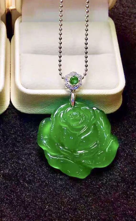 925 Silver Jade Pendant: 925 Silver Jade Rose Pendant ****** Metal: 925 Silver / Main Stone: Jade / Color: Green / Main Stone Size: 24*25mm